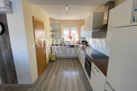 VILA S BAZENOM, 200 M OD MORA! PRIVLAKA - ZADAR, Privlaka, Haus