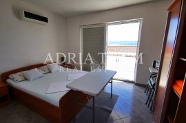 KUĆA SA 7 APARTMANA S POGLEDOM NA MORE - LOKVA ROGOZNICA, OMIŠ, Omiš, Σπίτι