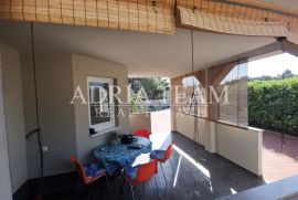 APARTMANSKA KUĆA S 3 APARTMANA - VIR, Vir, Haus