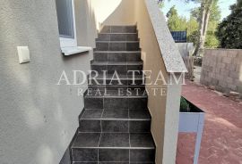 APARTMANSKA KUĆA S 3 APARTMANA - VIR, Vir, Haus