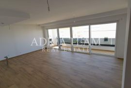 LUKSUZNI APARTMAN S POGLEDOM 100 m OD MORA - MANDRE, PAG, Pag, Appartement