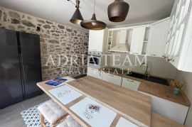 KAMENA KUĆA + STUDIO APARTMAN - PRIVLAKA, Privlaka, House