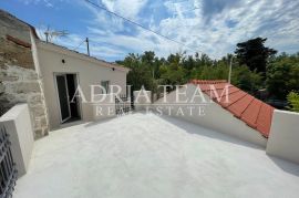 KAMENA KUĆA + STUDIO APARTMAN - PRIVLAKA, Privlaka, House