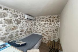 KAMENA KUĆA + STUDIO APARTMAN - PRIVLAKA, Privlaka, House