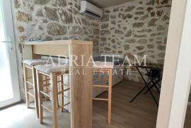 KAMENA KUĆA + STUDIO APARTMAN - PRIVLAKA, Privlaka, House