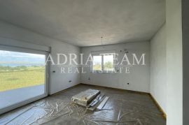 APARTMANI U STAMBENOJ ZGRADI U PRIZEMLJU, NOVOGRADNJA - VIR, Vir, Stan