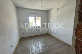 APARTMANI U STAMBENOJ ZGRADI NA PRVOM KATU, NOVOGRADNJA - VIR, Vir, Stan