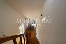 KUĆA S 10 APARTMANA, POGLED NA MORE - PETRČANE, Zadar - Okolica, Maison