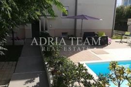 KUĆA S 10 APARTMANA, POGLED NA MORE - PETRČANE, Zadar - Okolica, Maison