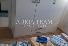 TROETAŽNI APARTMAN U STAMBENOJ ZGRADI - VRSI, Nin, Stan