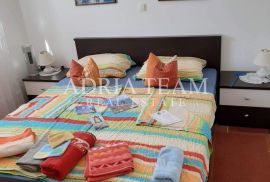 TROETAŽNI APARTMAN U STAMBENOJ ZGRADI - VRSI, Nin, Stan