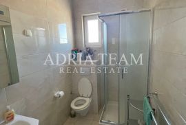 TROETAŽNI APARTMAN U STAMBENOJ ZGRADI - VRSI, Nin, Stan