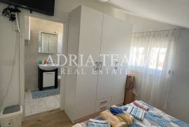 TROETAŽNI APARTMAN U STAMBENOJ ZGRADI - VRSI, Nin, Stan