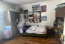 AKCIJA!!! KUĆA U NIZU - 143 m2, IDEALNA PRILIKA ZA HOSTEL ILI SOBE ZA NAJAM! POLUOTOK - ZADAR, Zadar, Σπίτι