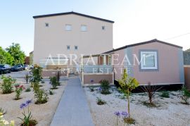 APARTMANI U URBANOJ VILI, 300 m DO MORA, PRIVLAKA - ZADAR!, Privlaka, Kвартира