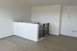 DVOETAŽNI APARTMAN S POGLEDOM NA MORE, 200 M OD PLAŽE, PAG - POVLJANA, Povljana, Daire