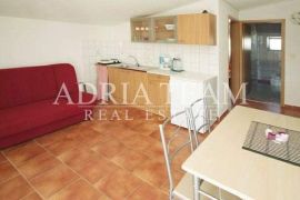 APARTMANSKA KUĆA S 5 APARTMANA, 170 M OD MORA, VIR - ZADAR, Vir, Ev