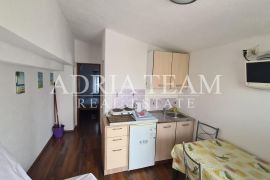 APARTMANSKA KUĆA S 5 APARTMANA, 170 M OD MORA, VIR - ZADAR, Vir, Ev