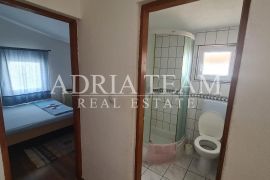 APARTMANSKA KUĆA S 5 APARTMANA, 170 M OD MORA, VIR - ZADAR, Vir, Ev