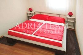 APARTMANSKA KUĆA S 5 APARTMANA, 170 M OD MORA, VIR - ZADAR, Vir, Ev