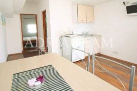 APARTMANSKA KUĆA S 5 APARTMANA, 170 M OD MORA, VIR - ZADAR, Vir, Ev