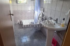 APARTMANSKA KUĆA S 5 APARTMANA, 170 M OD MORA, VIR - ZADAR, Vir, Ev