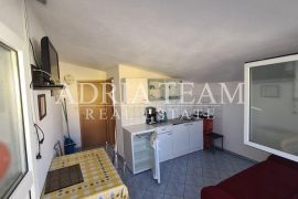 APARTMANSKA KUĆA S 5 APARTMANA, 170 M OD MORA, VIR - ZADAR, Vir, Ev