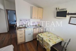 APARTMANSKA KUĆA S 5 APARTMANA, 170 M OD MORA, VIR - ZADAR, Vir, Ev