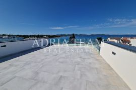 PRILIKA!!! APARTMAN NA 2. KATU STAMBENE ZGRADE, POGLED NA MORE - DIKLO, ZADAR, Zadar, Apartamento