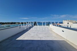 PRILIKA!!! APARTMAN NA 2. KATU STAMBENE ZGRADE, POGLED NA MORE - DIKLO, ZADAR, Zadar, Apartamento