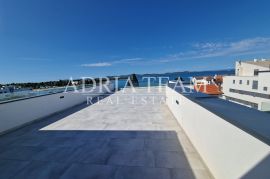 PRILIKA!!! APARTMAN NA 2. KATU STAMBENE ZGRADE, POGLED NA MORE - DIKLO, ZADAR, Zadar, Apartamento