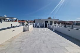 PRILIKA!!! APARTMAN NA 2. KATU STAMBENE ZGRADE, POGLED NA MORE - DIKLO, ZADAR, Zadar, Apartamento