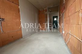 APARTMANI U STAMBENOJ ZGRADI U NOVOGRADNJI, PREKRASAN POGLED, 45 m OD MORA - VINJERAC, Posedarje, Appartement