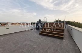 ČETVEROSOBAN STAN S KROVNOM TERASOM I BAZENOM, NOVOGRADNJA - BELAFUŽA, ZADAR, Zadar, Apartamento