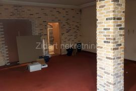 Izdavanje lokala 156+30m2 u naselju Galenika, Zemun, Commercial property