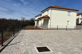 VIŠKOVO, MARINIĆI - Kuća u nizu, novogradnja, 92 m2, okućnica!, Viškovo, Casa