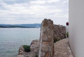 OTOK KRK, KRK - Kuća na neponovljivoj lokaciji uz more NA PLAŽI!!, Krk, Kuća