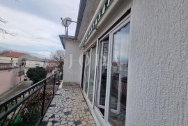 Novi Vinodolski-kuća sa 3 stambene jednice u centru grada, Novi Vinodolski, Casa