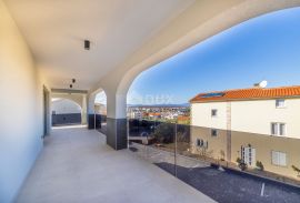 OTOK KRK, MALINSKA - Penthouse s pogledom u blizini mora, Malinska-Dubašnica, Appartamento