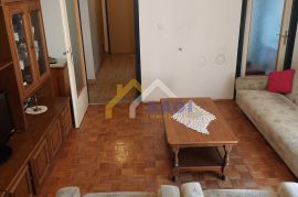 STAN U NAJBOLJOJ ČETVRTI PULE-80m2, Pula, Flat