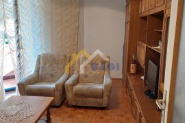 STAN U NAJBOLJOJ ČETVRTI PULE-80m2, Pula, Flat