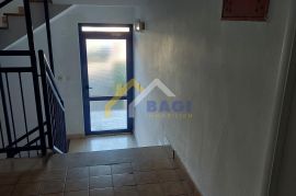 STAN U NAJBOLJOJ ČETVRTI PULE-80m2, Pula, Flat