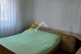 STAN U NAJBOLJOJ ČETVRTI PULE-80m2, Pula, Flat