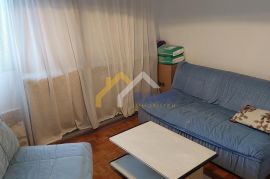 STAN U NAJBOLJOJ ČETVRTI PULE-80m2, Pula, Flat