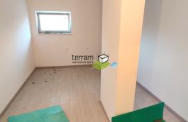 Istra, Fažana dvosoban stan u suterenu 76,08m2 s okućnicom 30m2, #prodaja, Fažana, Wohnung