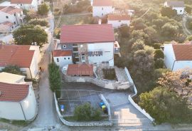 OTOK RAB, BARBAT - Stan u prizemlju s parkingom i zajedničkim bazenom, Rab, Kвартира