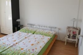 NOVI VINODOLSKI - kuća u mirnom predjelu s 5 apartmana, Novi Vinodolski, Casa