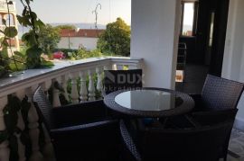 NOVI VINODOLSKI - kuća u mirnom predjelu s 5 apartmana, Novi Vinodolski, Casa