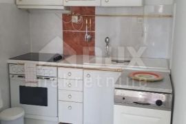 NOVI VINODOLSKI - kuća u mirnom predjelu s 5 apartmana, Novi Vinodolski, Casa