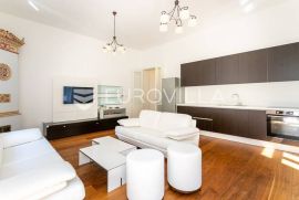 Zagreb, Zrinjevac luksuzan namješten četverosoban stan NKP 120 m2, prvi kat, Zagreb, Appartement